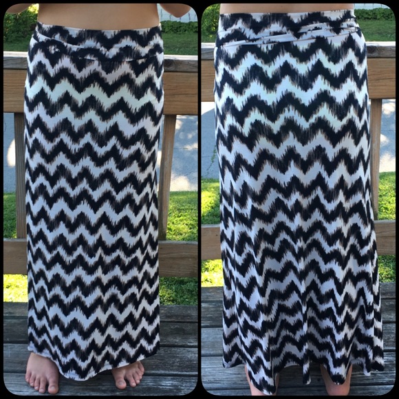 Boutique Dresses & Skirts - - Chevron Black & Tan Zigzag Chevron Maxiskirt! NEW!